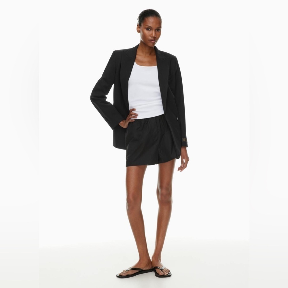 NWOT Babaton by Aritzia Arvin High Rise Crepe Trouser Shorts Black Size L